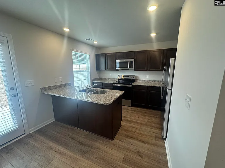 141 Cary Ln — Photo 6