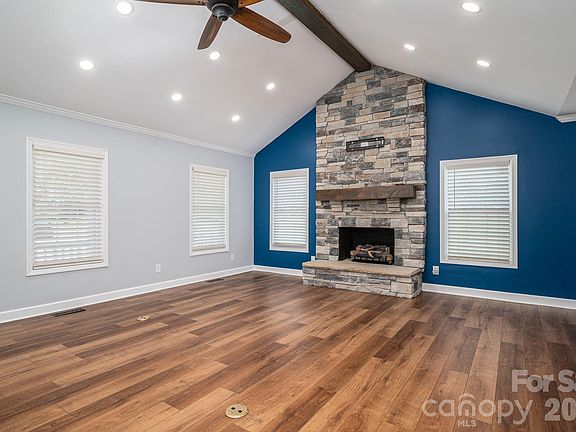4th image of 1038 Belwood Lawndale Rd