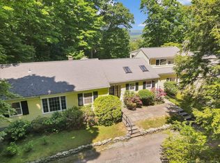 4 Hilltop Rd, Farmington, CT 06032