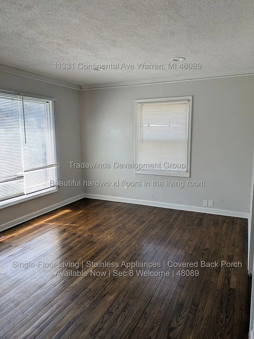 11331 Continental is a move-in ready, 2-bedroom, 1-bathroom brick ranch for rent in Warren (48089... — Photo 2