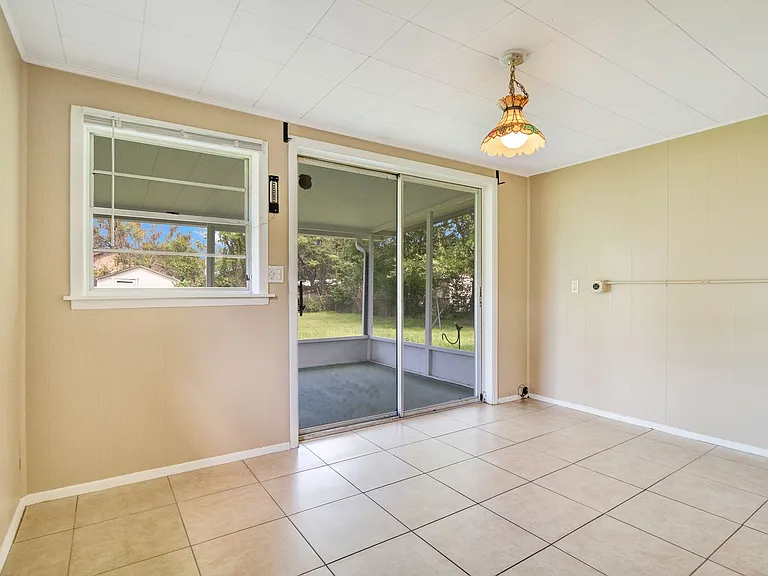 11515 Baltic St — Photo 7