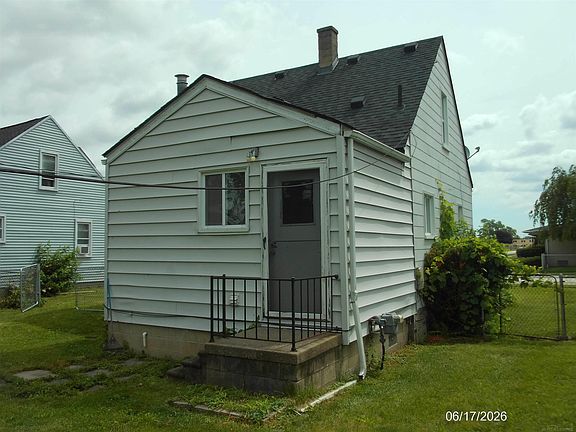 3rd image of 25627 Paige St
