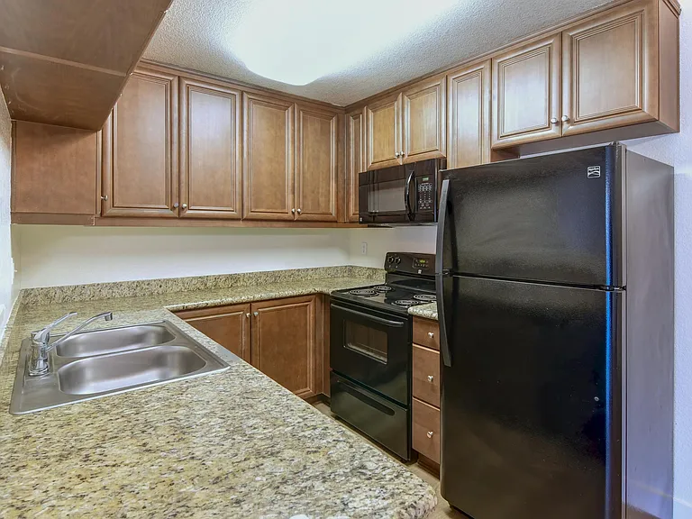 Shadowridge Park Apartments — Photo 15