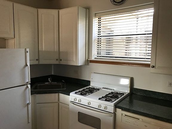 2nd image of 2960 W Montrose Ave APT 3
