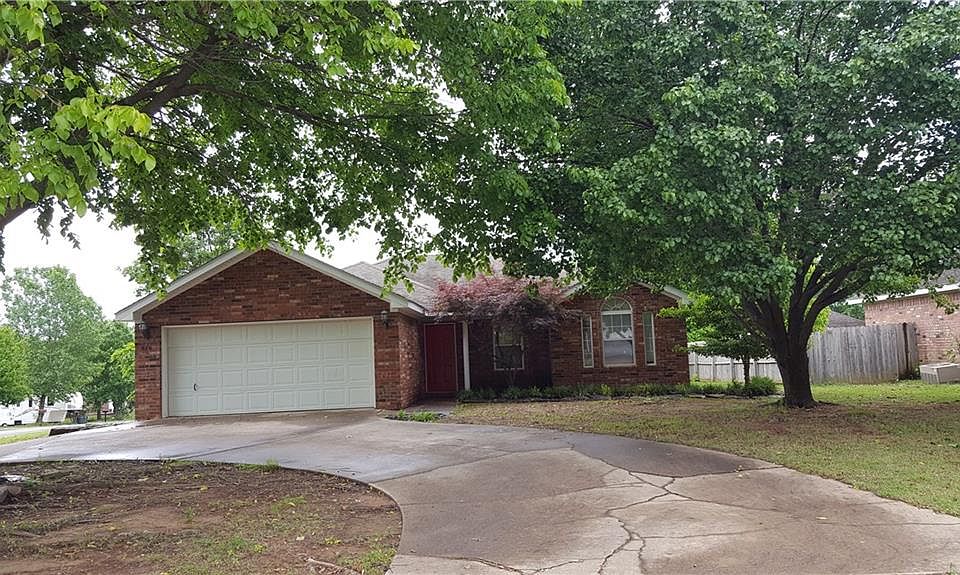 1st image of 816 S Regency Dr