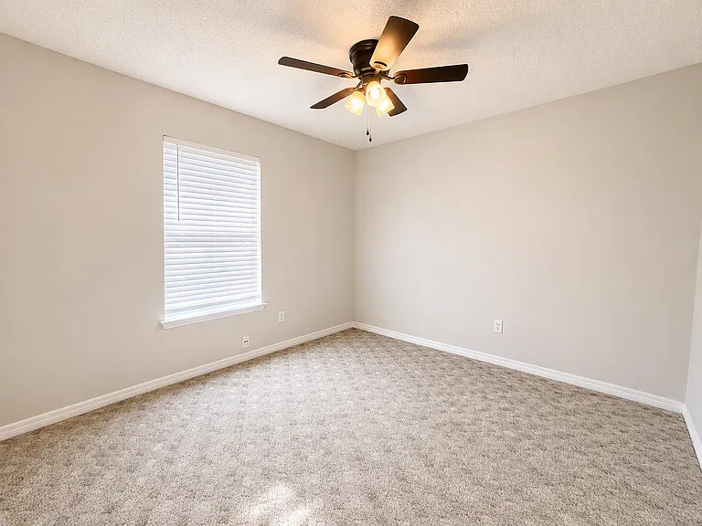 2722 Shalimar Dr — Photo 16