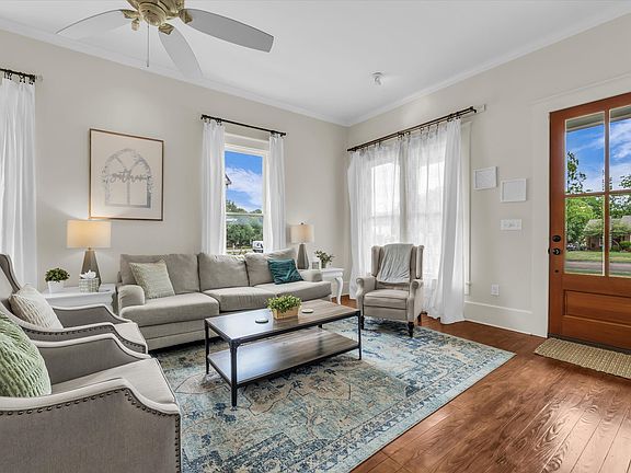 4th image of 2811 Washington Ave