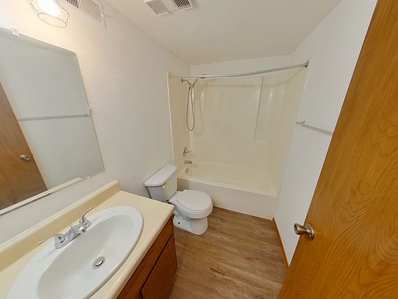 5th image of 3960 N Garland Cir APT 2