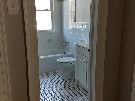 5th image of 1110 Goddin St