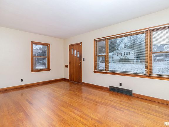 2nd image of 2744 Glenn St