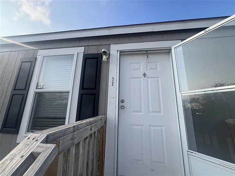 215 Greenfield Rd — Photo 3