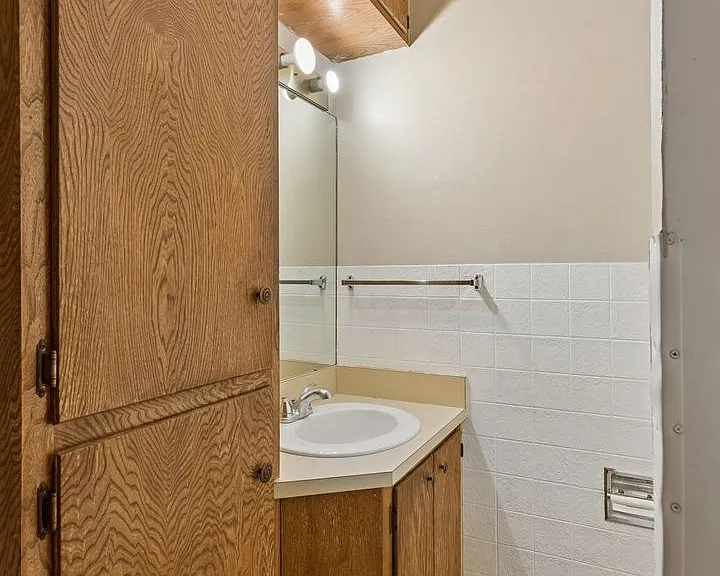 405 William St — Photo 16
