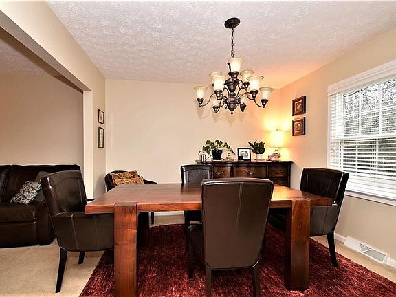 4th image of 8381 Stoney Brook Dr