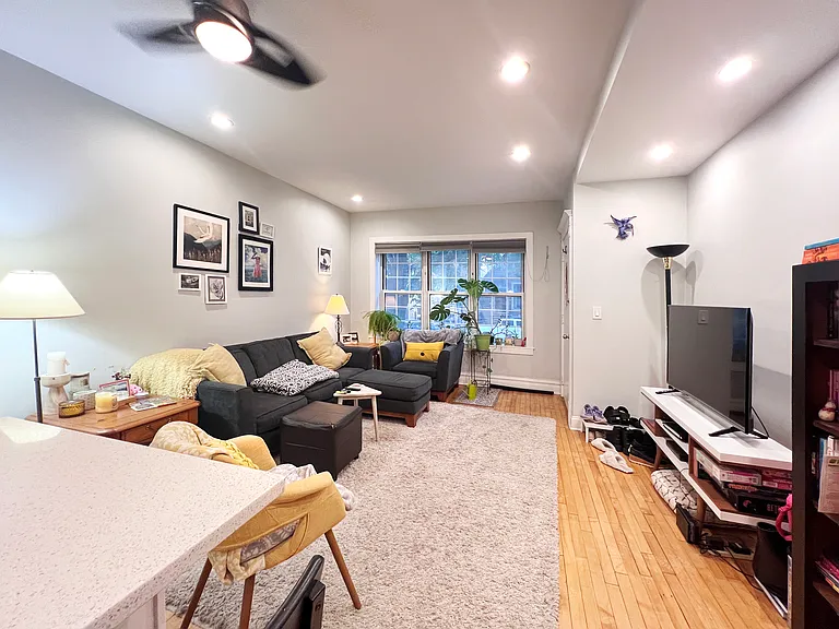 2323 W Dickens Ave #1 — Photo 4