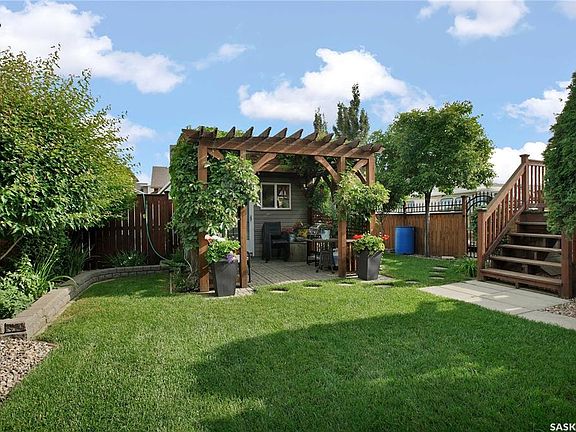 2nd image of 412 lyle CRESCENT