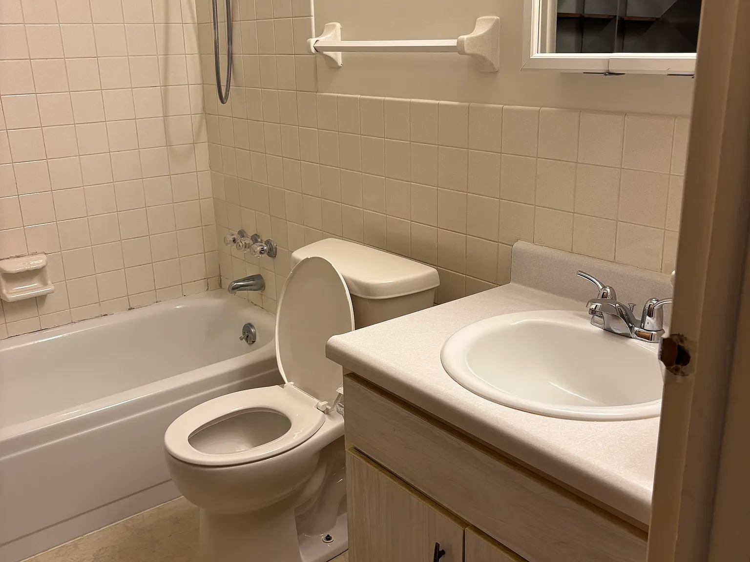 2 bed, $900 — Photo 2
