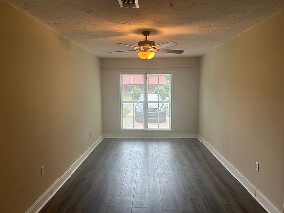 4th image of 1405 Jackson Dr
