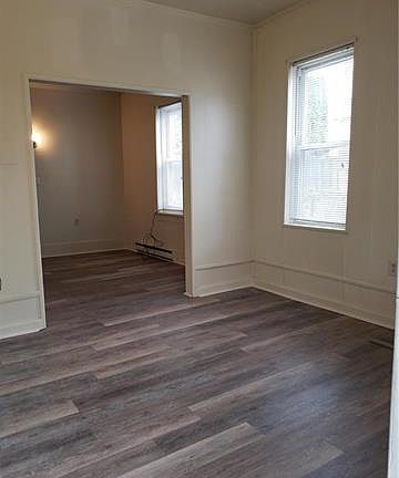 2nd image of 123 W 14th St