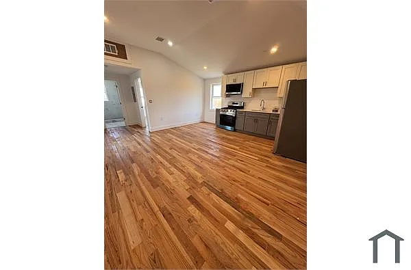 Building Photo - 67 Clinton St #2