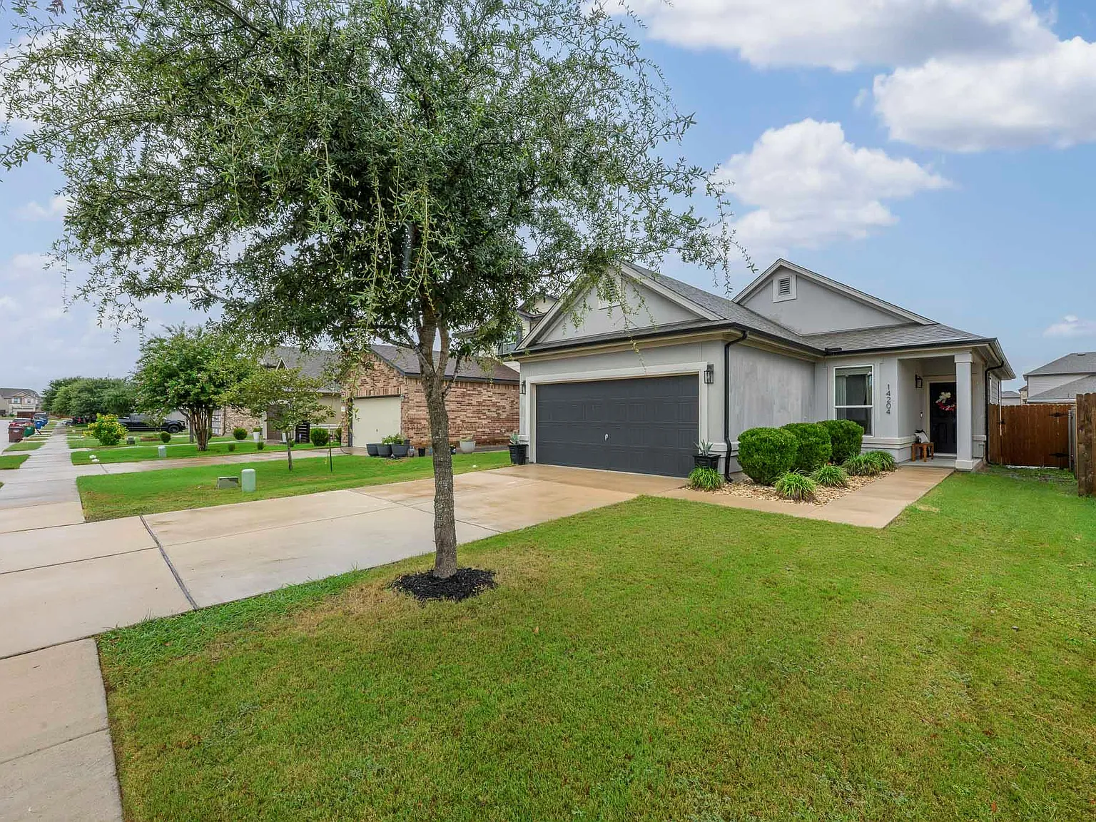 3 bed, 2.0 bath, 1352 sqft, $1,750 — Photo 3