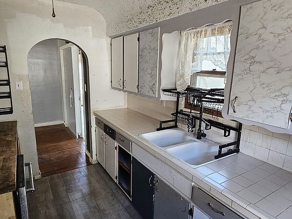5th image of 655 S Quentin St