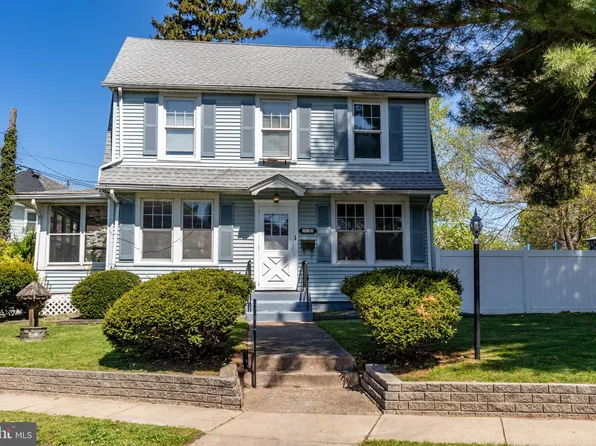 202 Hollywood Dr, Hamilton, NJ 08609