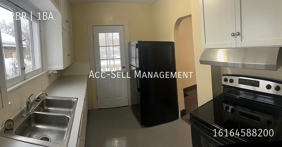 NE two bedroom home at 836 Coit — Photo 3