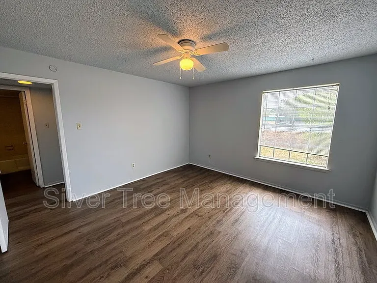 4820 Wellesley Ave #A — Photo 6