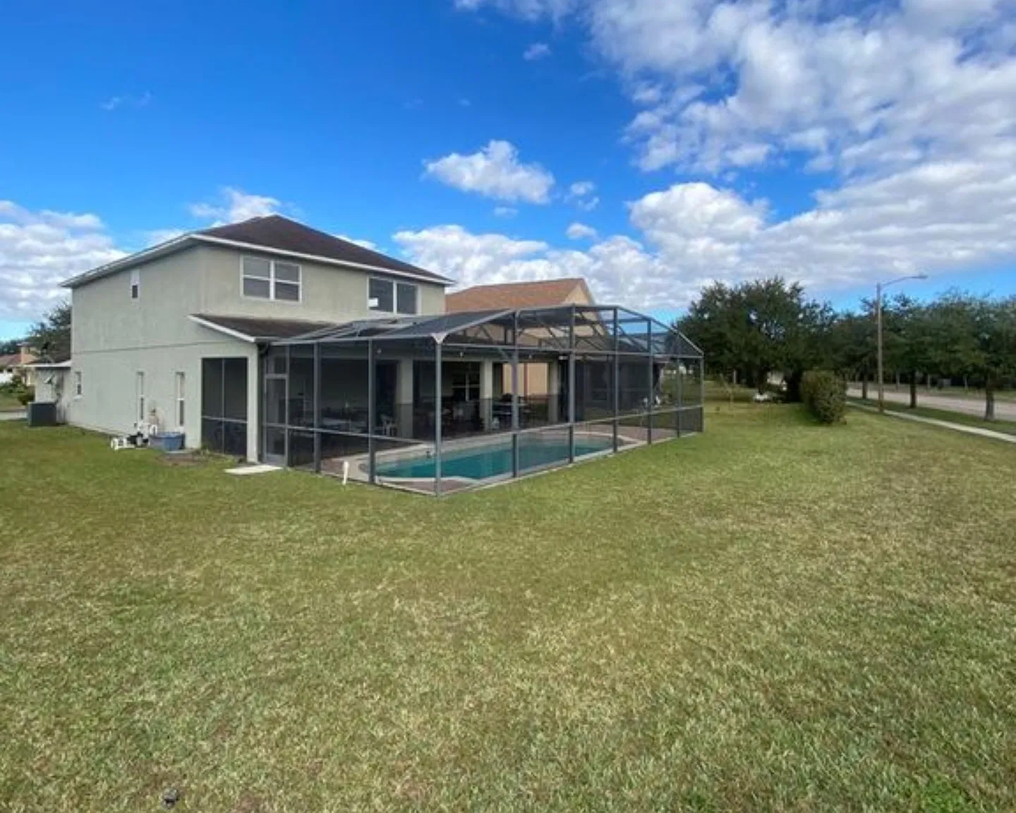 4 bed, 2.5 bath, 2528 sqft, $3,000 — Photo 2
