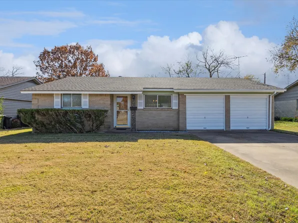 108 Donald Dr, Hurst, TX 76053