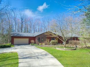 18876 Rivers Edge Dr W, Chagrin Falls, OH 44023