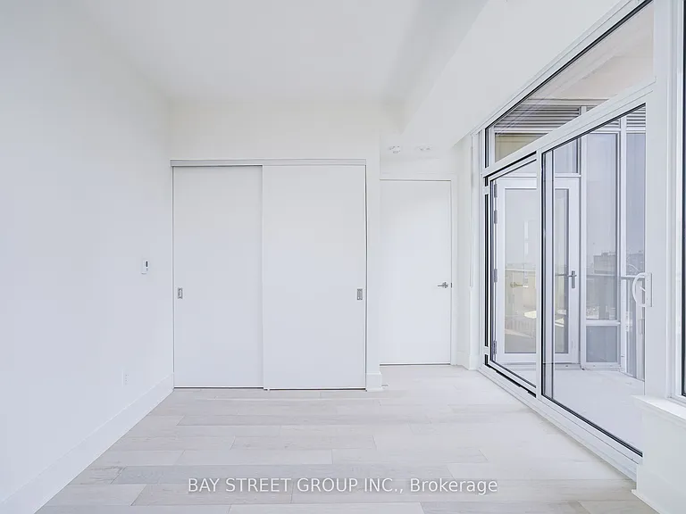 11 Yorkville Ave #2312 — Photo 33
