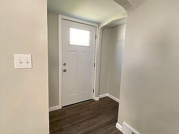 4th image of 1442 W 32nd St