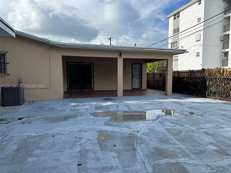 2524 SW 6th St — Photo 31