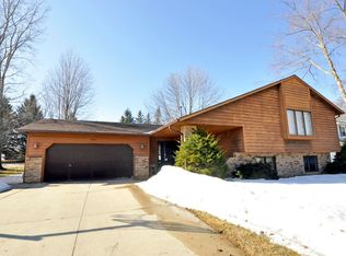 1010 High Meadow Ln SW, Rochester, MN 55902