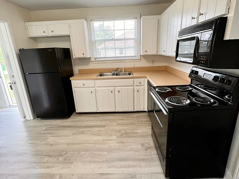 1123 Gibson Dr — Photo 10