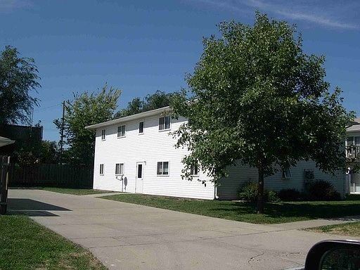 1st image of 702 Chestnut Dr APT 8