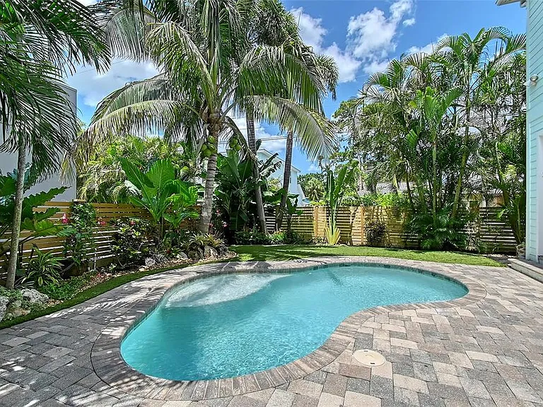 1738 Siesta Dr — Photo 38