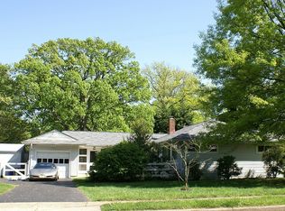 426 Edgemoor Dr, Moorestown, NJ 08057