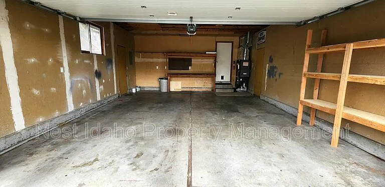 1377 E Wright St — Photo 14