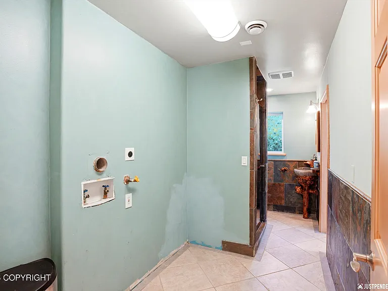 2100 Churchill Dr — Photo 50