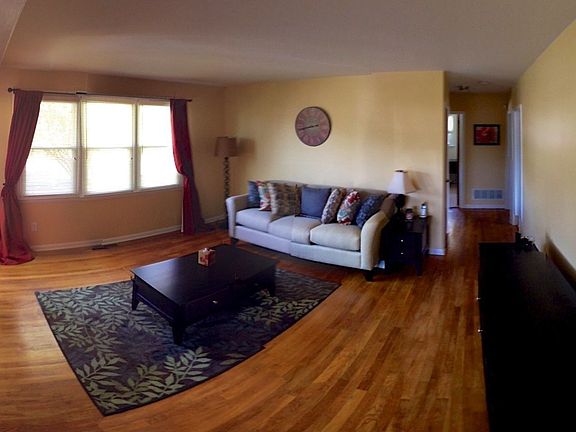 Family Room (alt angle)
