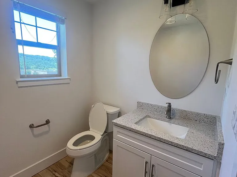 Emerald Ridge Apartments — Photo 17