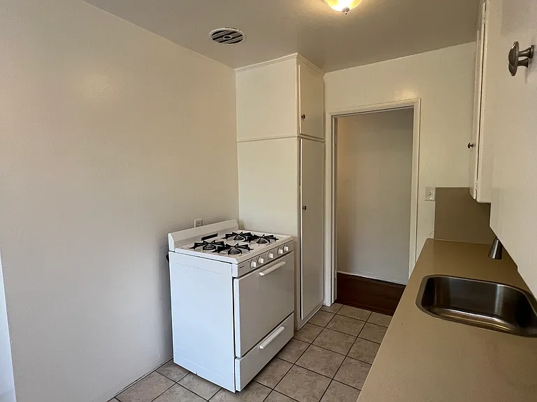 722 E Carson St #4 — Photo 8