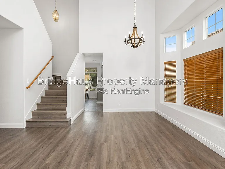 953 Gallery Dr — Photo 8