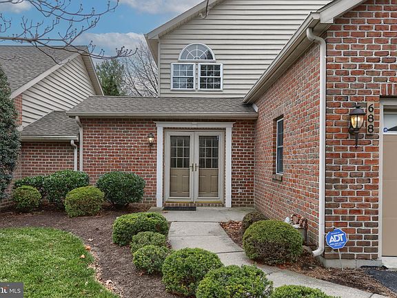 3rd image of 688 Heiden Dr