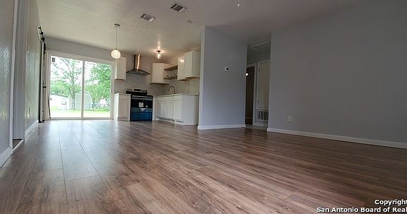 2nd image of 819 Sewanee St