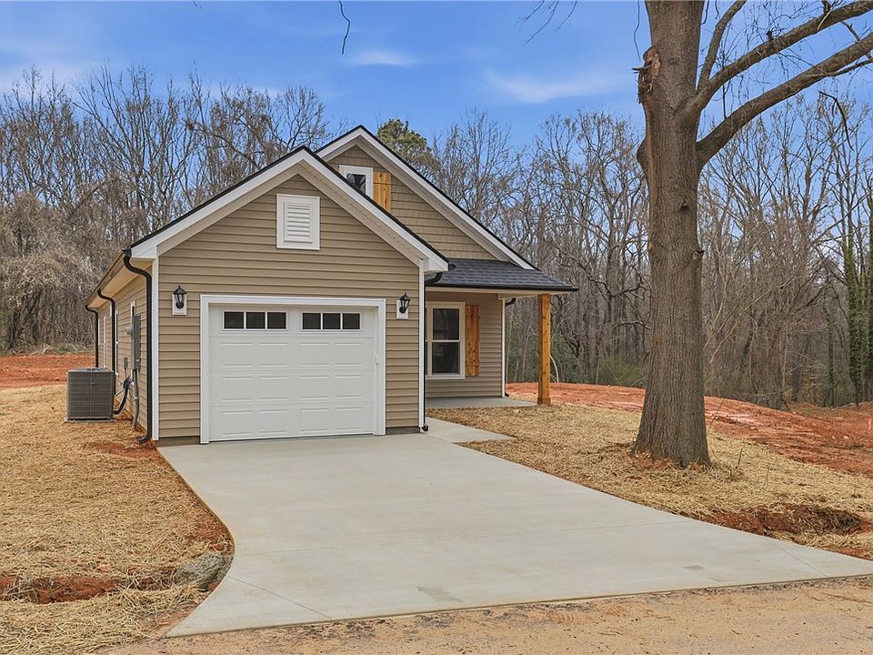 1st image of 209 Poplar Ln