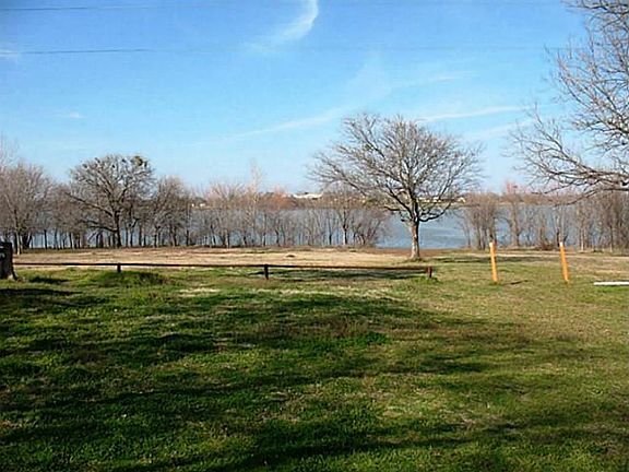 3rd image of 818 Driftwood Dr
