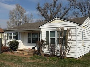 214 N 17th St, Chickasha, OK 73018